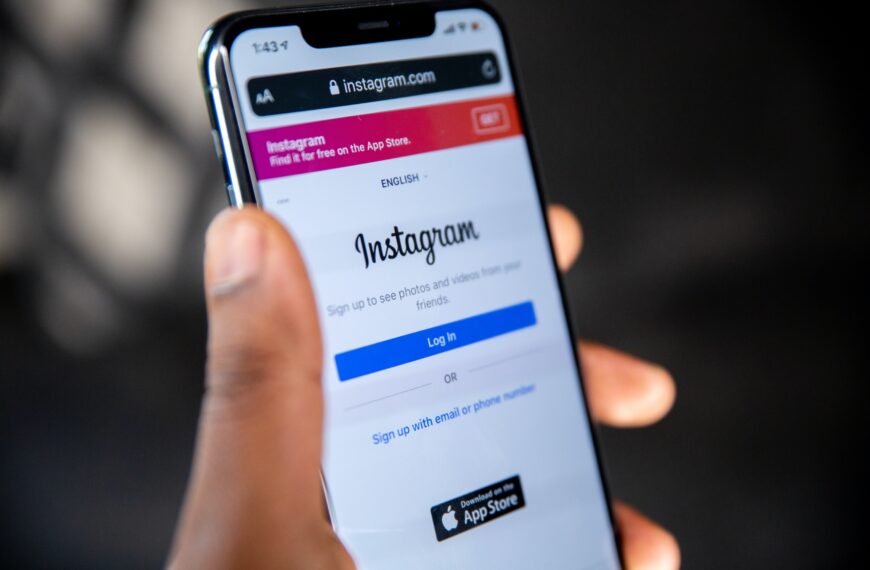 The Pros and Cons of Buying Instagram Followers and Likes